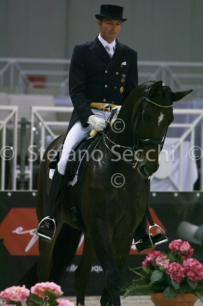 LAUGKS_MEGGLE\'S WELTTALL_MILANO_2011_SS2_2366.jpg